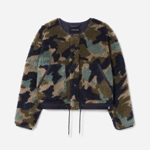 ✨Everlane renew teddy liner camo jacket
